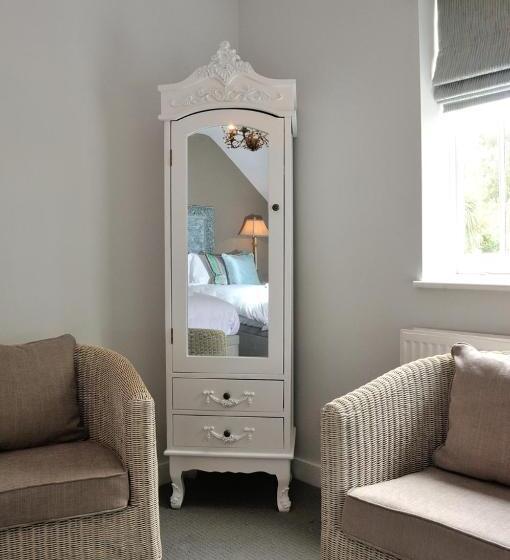 Quarto Familiar, The Dog At Wingham