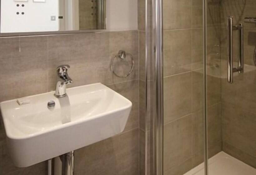 Quarto Estandar, The Dog At Wingham