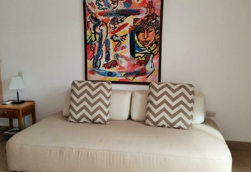 سوییت جونیور با چشمانداز دریا, Howard Johnson By Wyndham Montanita