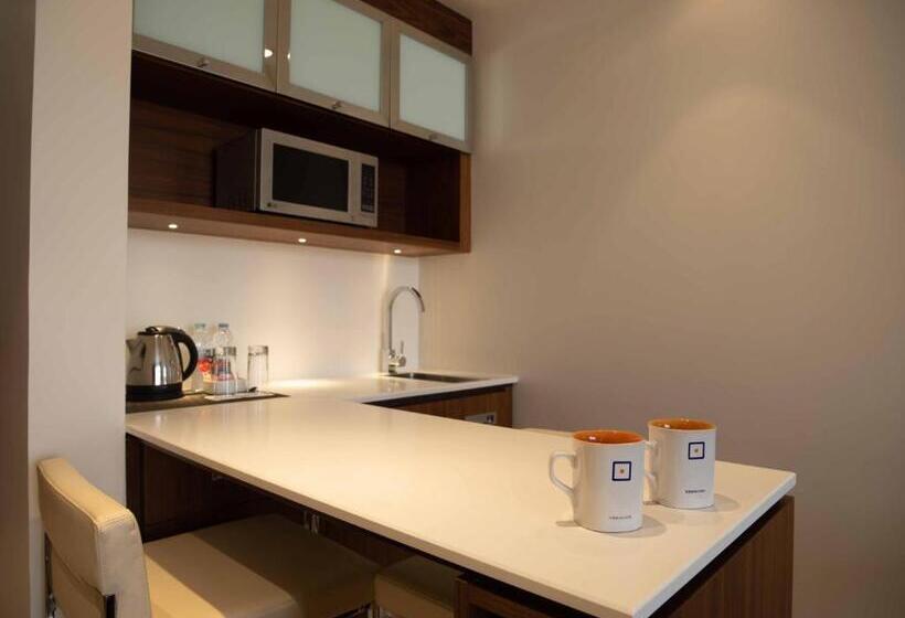 سوییت, Centro Capital Doha By Rotana