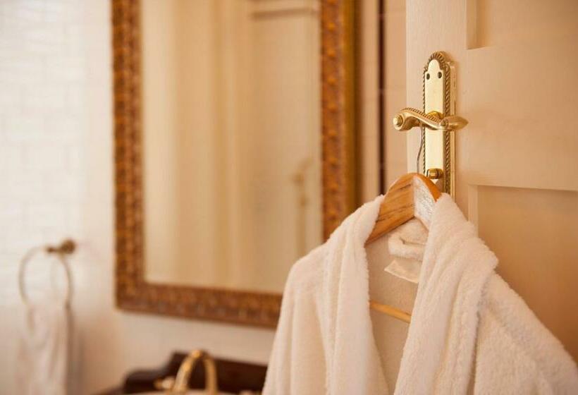 غرفة قياسية, Cobb & Co Court Boutique