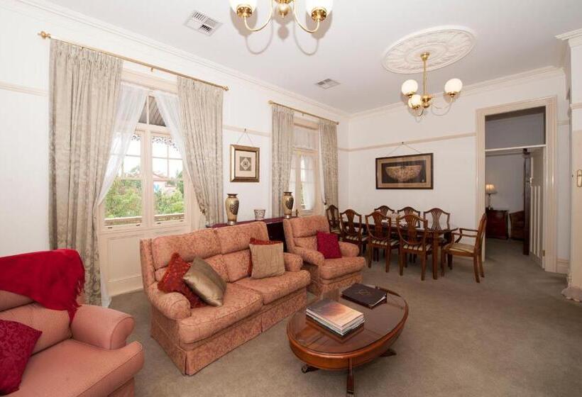 شقة ديلوكس غرفتين نوم, Cobb & Co Court Boutique