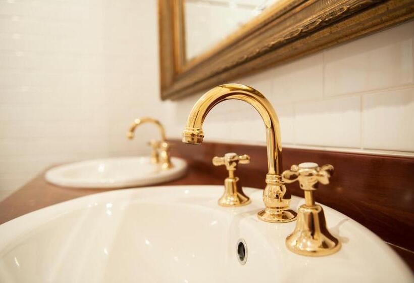 غرفة قياسية, Cobb & Co Court Boutique