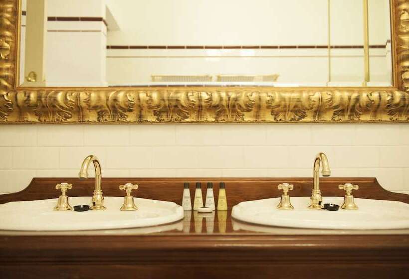 شقة ديلوكس غرفتين نوم, Cobb & Co Court Boutique