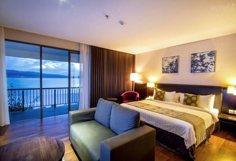 جناح جونيور مطلّ علي البحر, Estrella Hotel & Conference