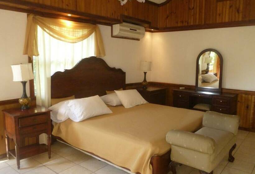 کابین, Fosters West Bay Resort