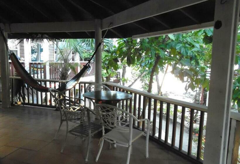 بانگلوی استاندارد, Fosters West Bay Resort