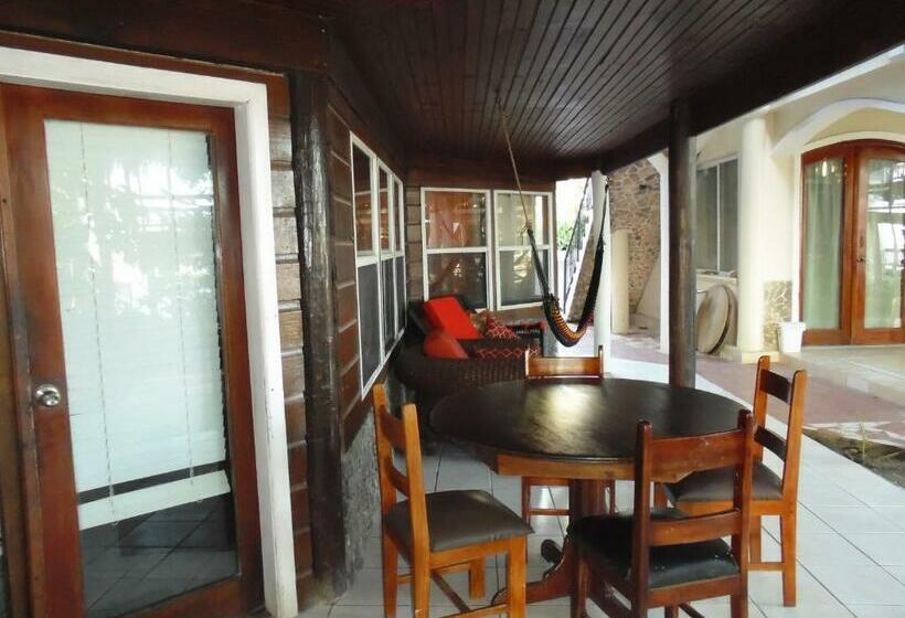 ویلای استاندارد 3 خوابه, Fosters West Bay Resort