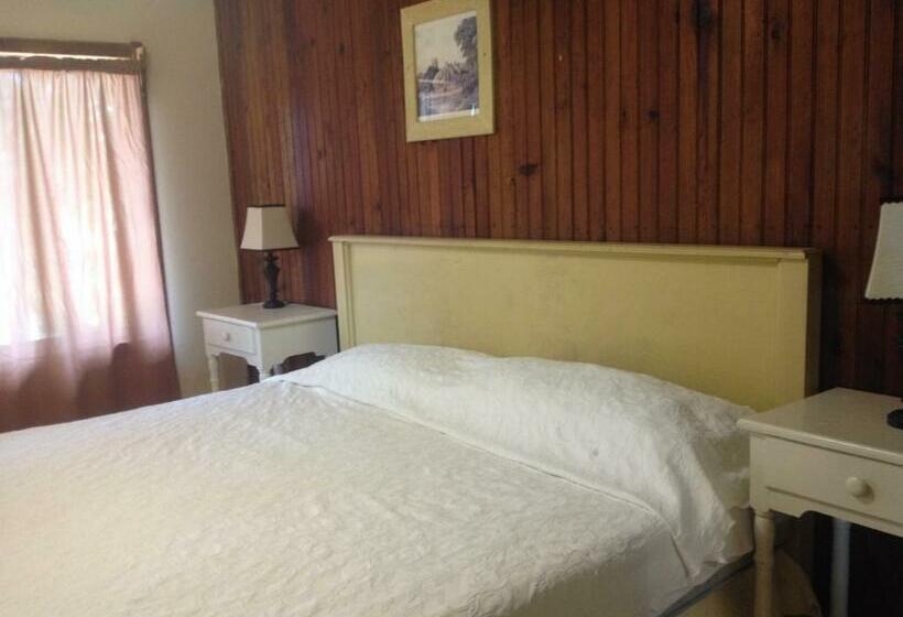 بانگلوی استاندارد, Fosters West Bay Resort