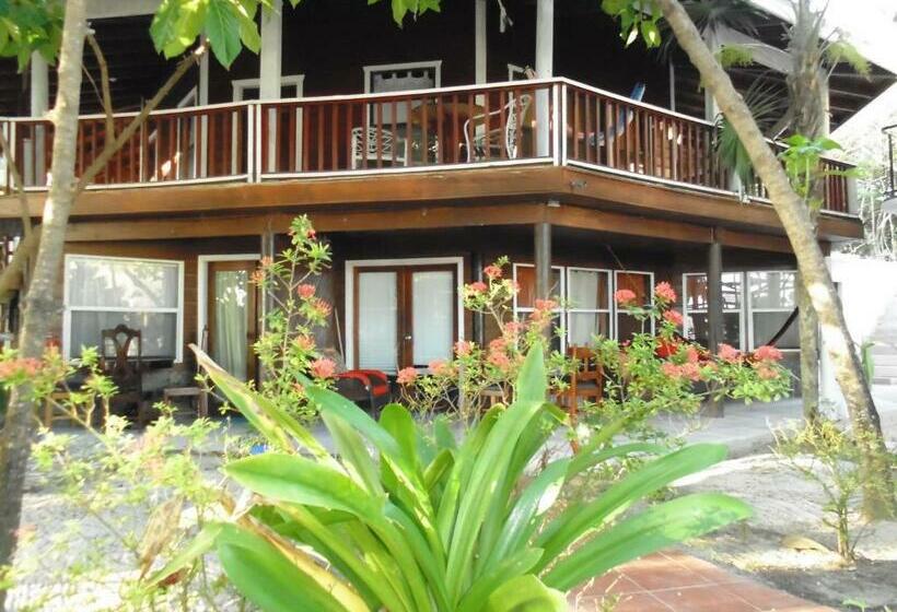 ویلای استاندارد 3 خوابه, Fosters West Bay Resort