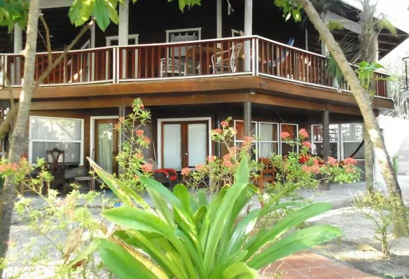 ویلای استاندارد 3 خوابه, Fosters West Bay Resort
