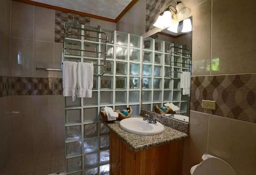 بانگلوی استاندارد با چشم‌انداز دریا, Fosters West Bay Resort
