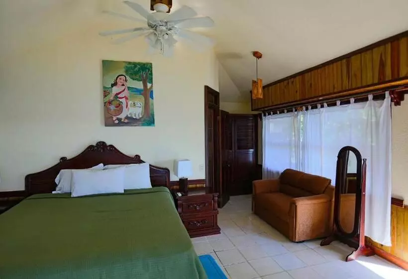 بانگلوی استاندارد با چشم‌انداز دریا, Fosters West Bay Resort