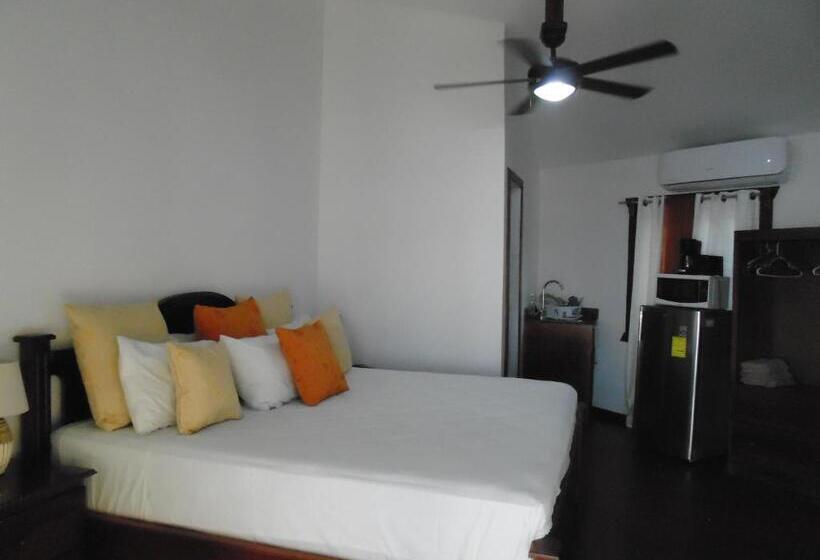 بانگلوی استاندارد با چشمانداز دریا, Fosters West Bay Resort