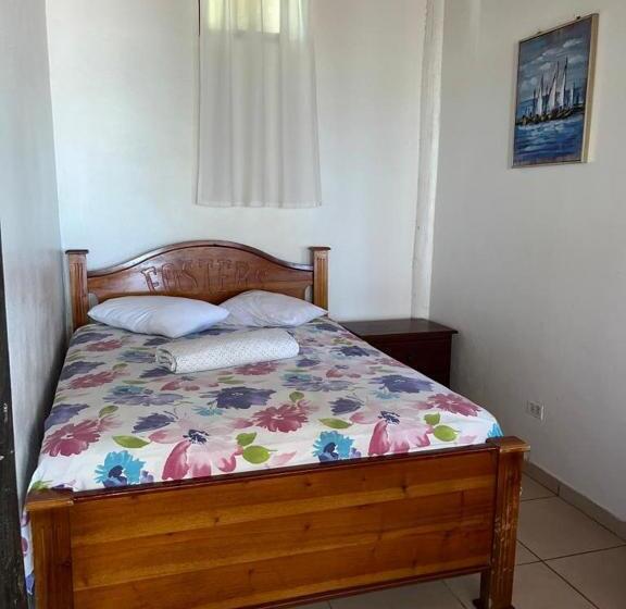 بانگلوی استاندارد, Fosters West Bay Resort