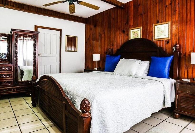 بانگلوی استاندارد 2 خوابه, Fosters West Bay Resort