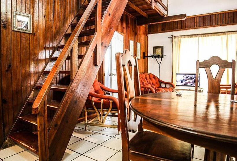 بانگلوی استاندارد 2 خوابه, Fosters West Bay Resort