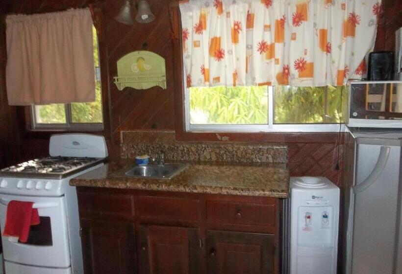 بانگلوی استاندارد 2 خوابه, Fosters West Bay Resort