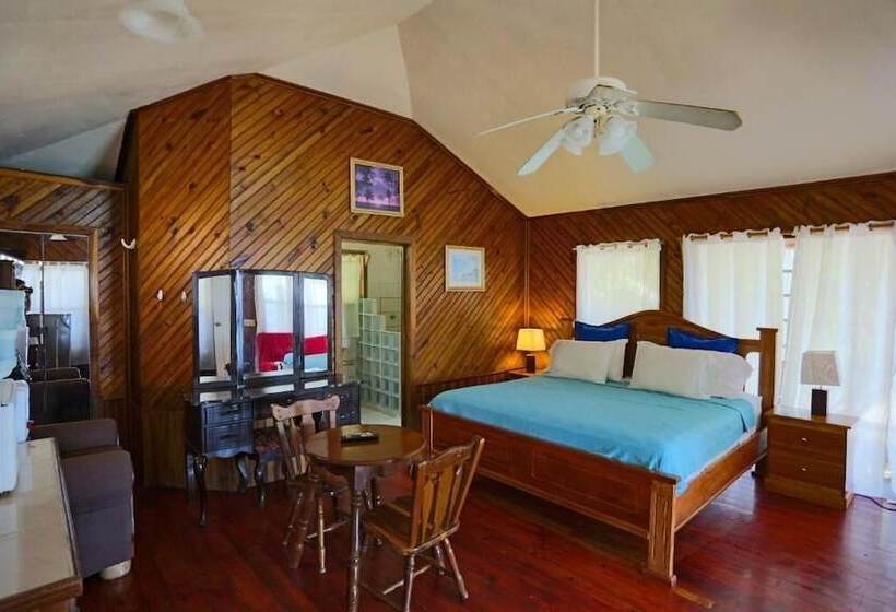 کابین, Fosters West Bay Resort