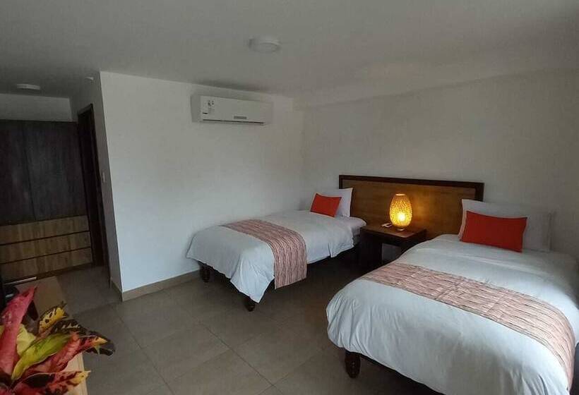 اتاق استاندارد با چشمانداز استخر, Howard Johnson By Wyndham Montanita