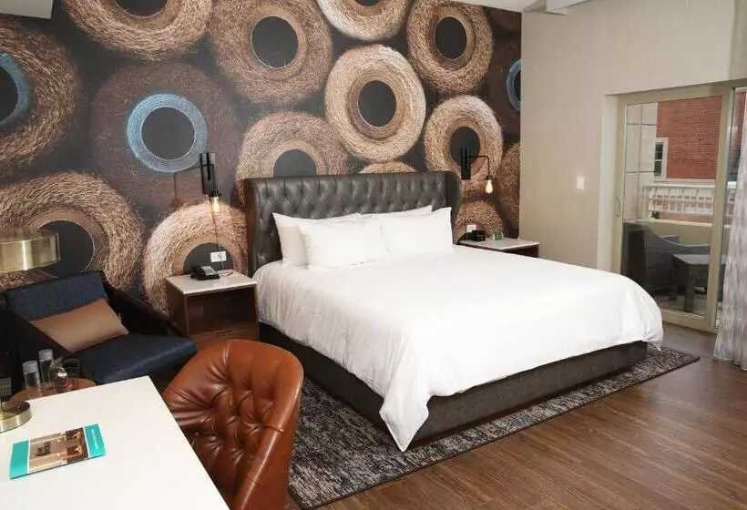キングサイズベッドのスタンダードルーム, Indigo Naperville Riverwalk, An Ihg