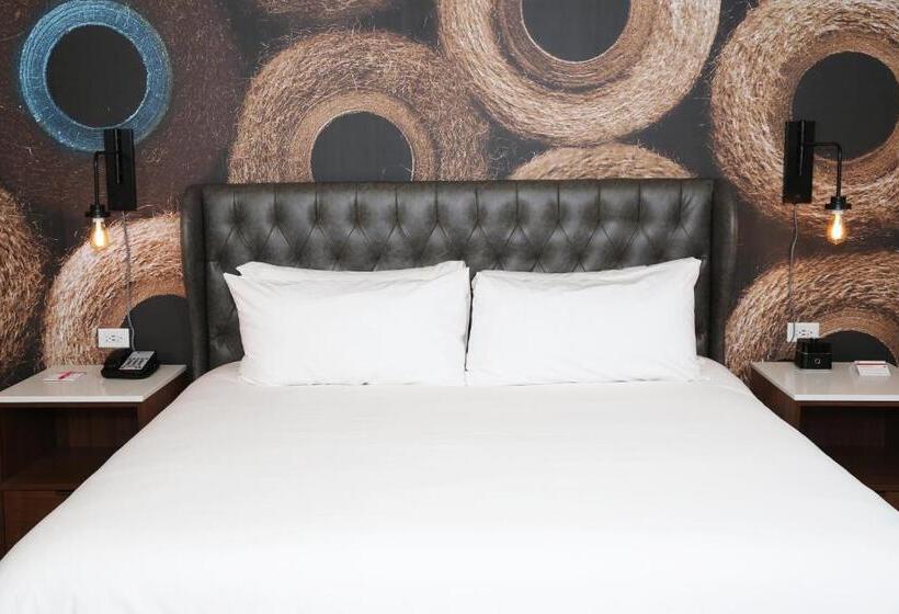 障害者適応デラックスルーム, Indigo Naperville Riverwalk, An Ihg