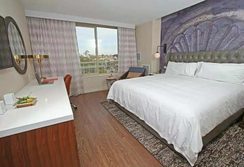キングサイズベッドのデラックスルーム, Indigo Naperville Riverwalk, An Ihg