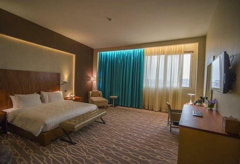 이그제큐티브 스위트, Millennium Hail