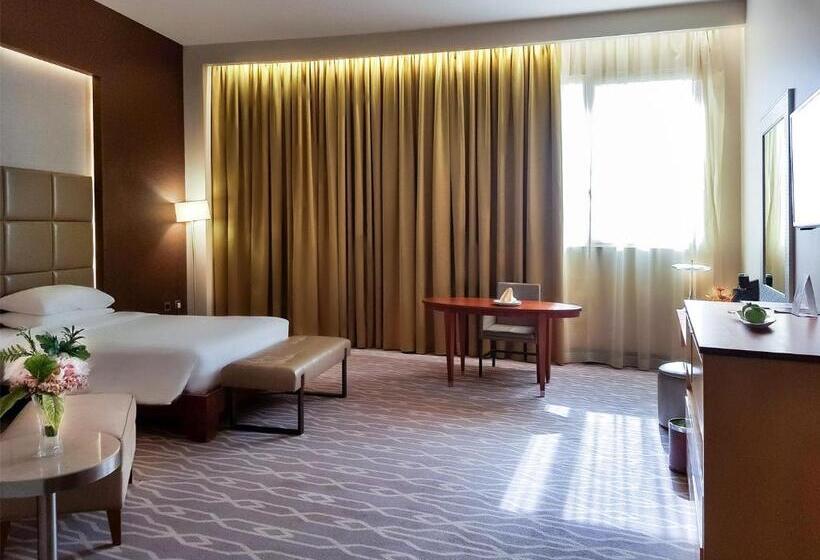 디럭스 룸, Millennium Hail