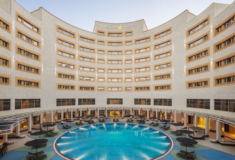 수피리어 룸, Millennium Hail