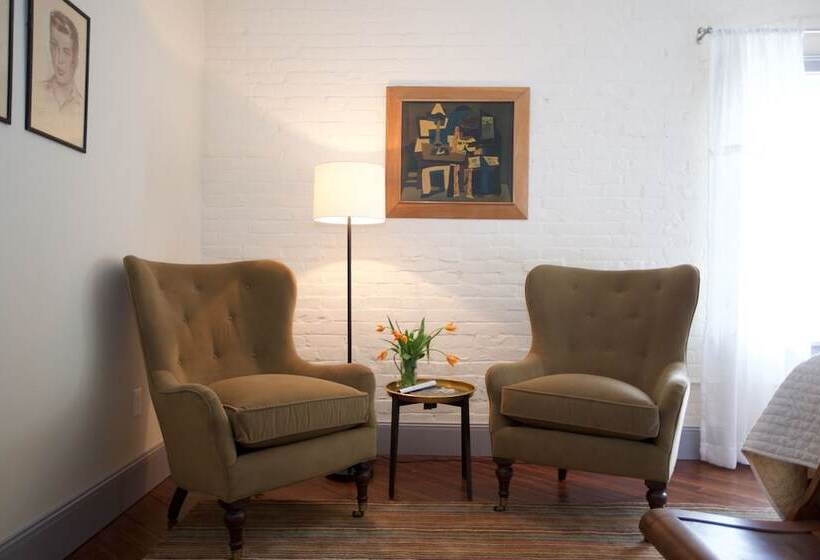 带2个双人床的标准工作室, On North