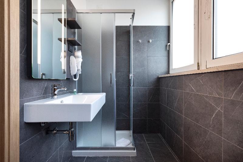 带大床的标准间, On North