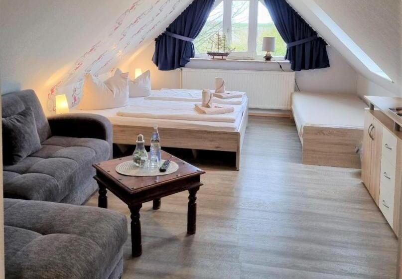 스탠다드 트리플 룸, Up Diek