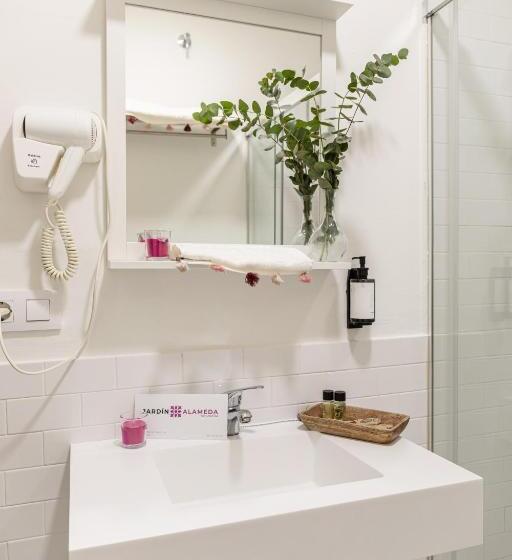 اتاق سوپریور, Nüa Alameda