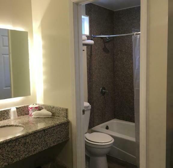 패밀리 룸, Lincoln Park Motel