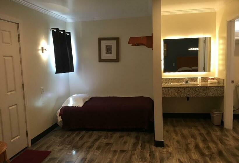 غرفة عائلية, Lincoln Park Motel