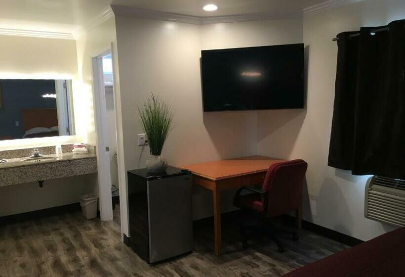 غرفة عائلية, Lincoln Park Motel