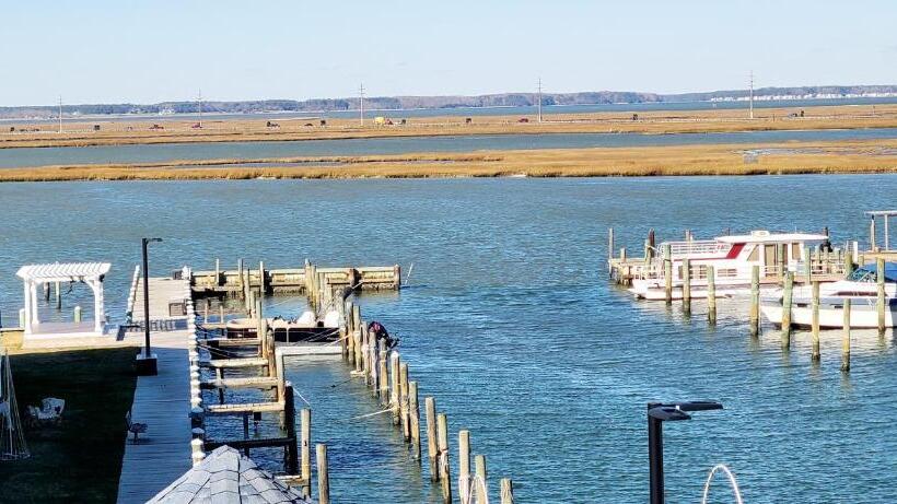 غرفة ديلوكس سرير كينج ذات إطلالة, Marina Bay Hotel & Suites, Ascend Hotel Collection