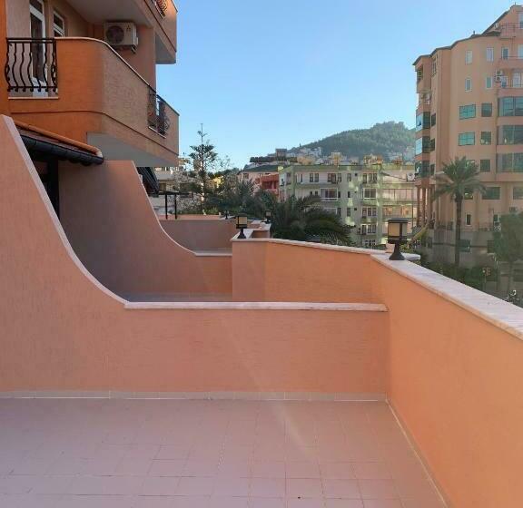 Apartamento 1 Dormitório com Terraço, May Flower Apart