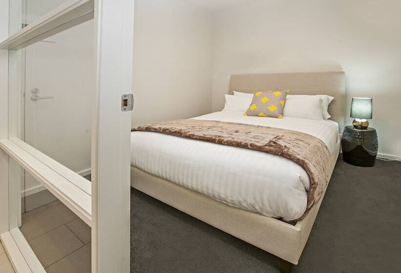 דירת שני חדרים עם מרפת, Melbourne Holiday Apartments Flinders Wharf