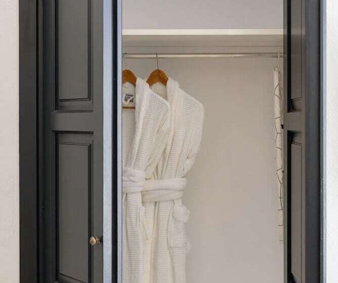 スイート, Firalia, Casa In Rock Suites