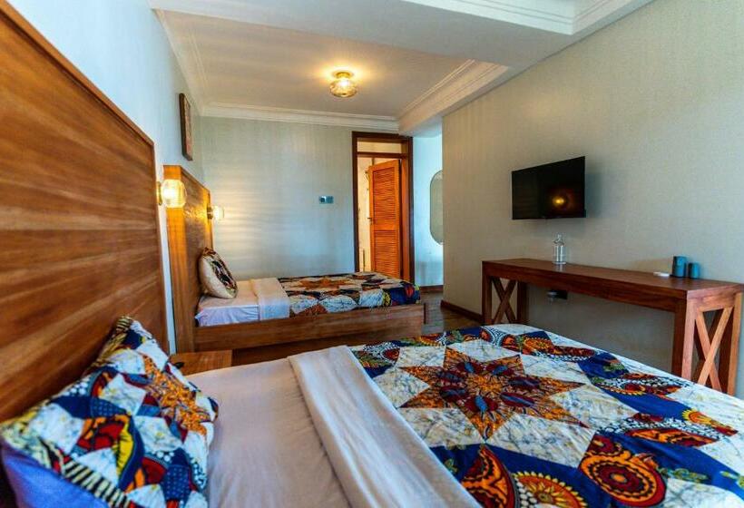 اتاق اجرایی سه نفره, Sundiata Beach Resort