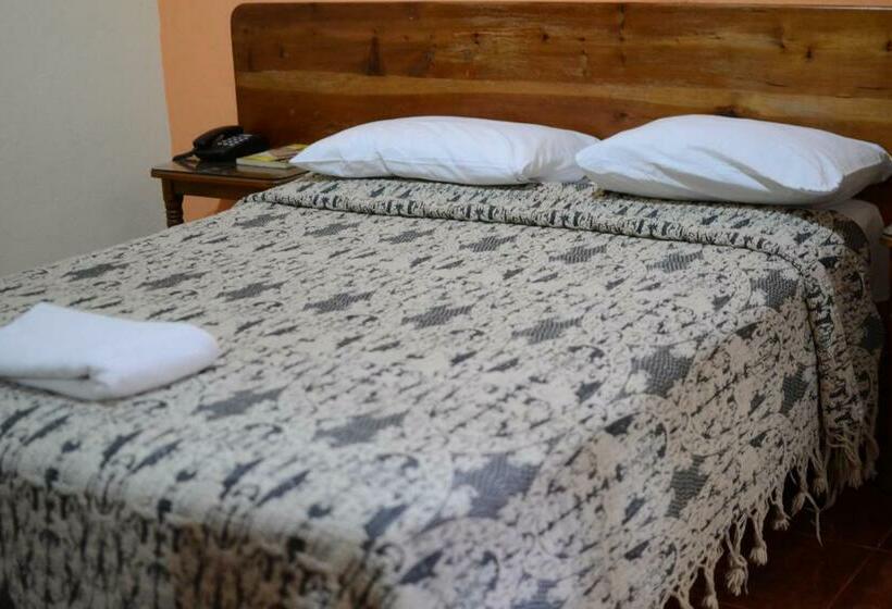 غرفة قياسية, La Casona