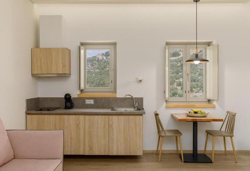 带露台的套间, Margazi Areopolis Luxury Rooms