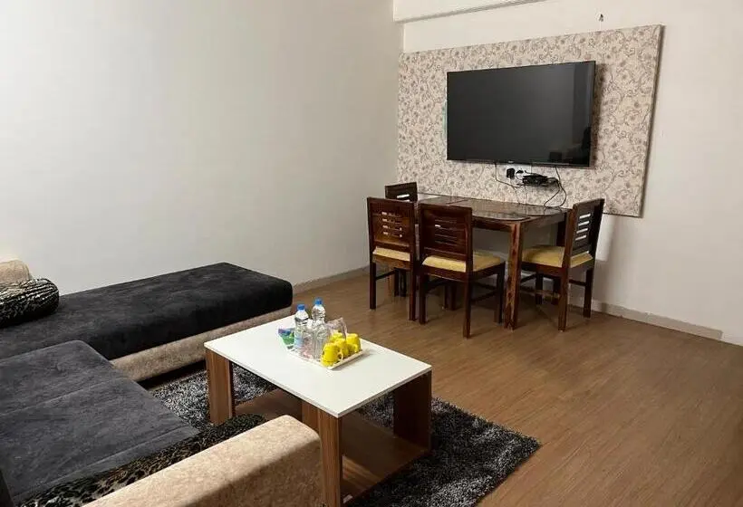 スイート, Niraj International