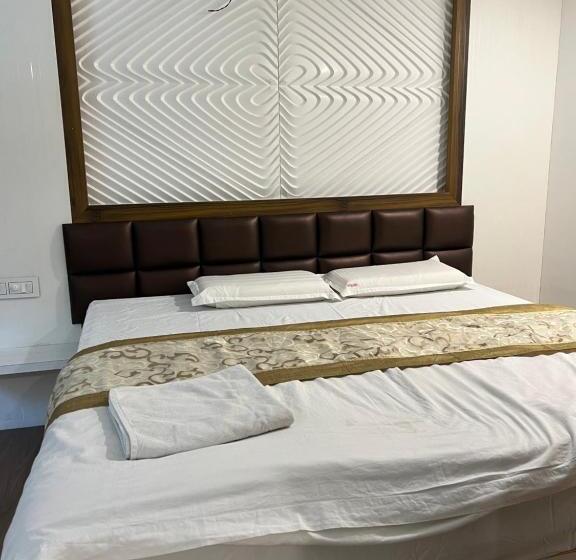 סוויטה, Niraj International