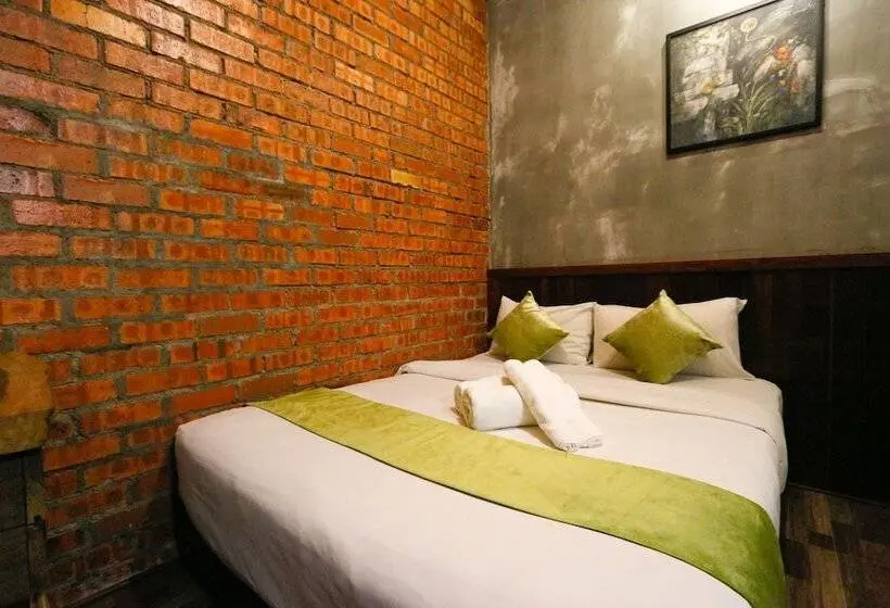 Chambre Supérieure, Anggun