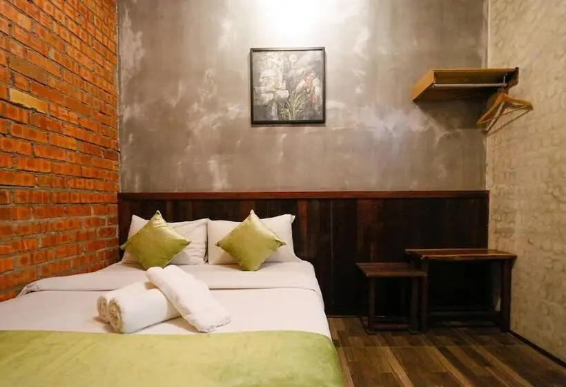 Chambre Supérieure, Anggun