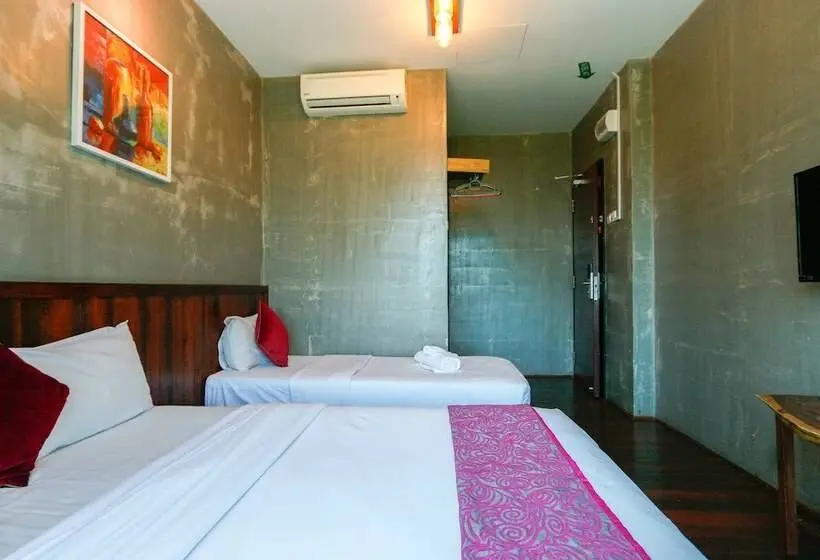 Chambre Triple Supérieure, Anggun