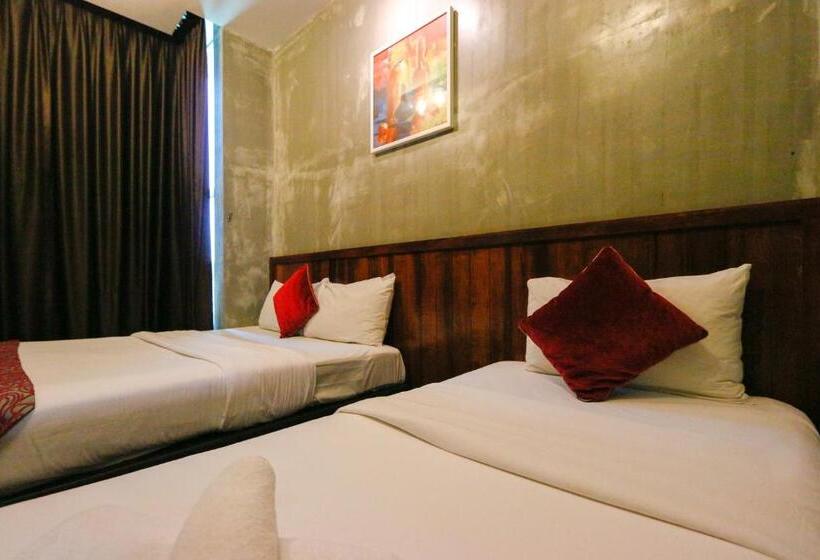 غرفة سوبيريور ثلاثية, Anggun